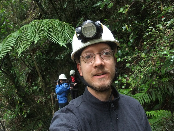 Simon mit Helm