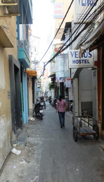 Alley 373, Weg zum Khoi Hostel