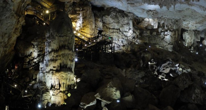 Thiên Đường Cave (Paradise Cave)